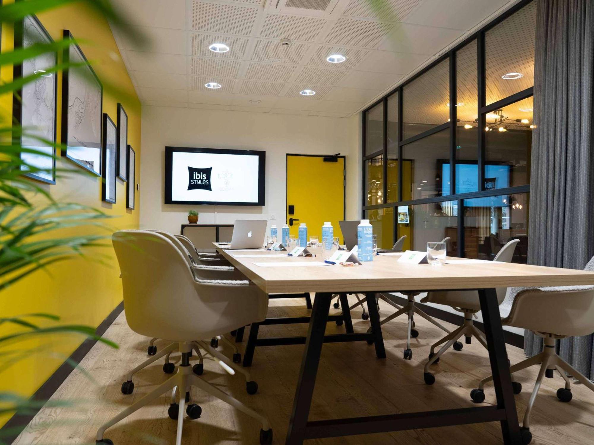 Hotel Ibis Styles Dreux Centre Gare Exterior foto